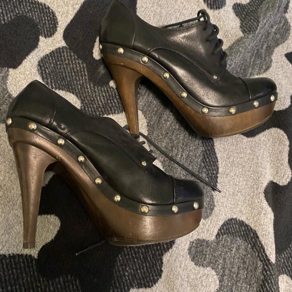 Sexy studded, leather high heels - Picture 2 of 2